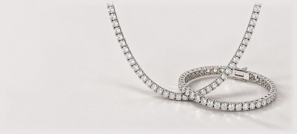 alt="Exclusive Jewelry Bundle: Cuban Link Chain and Matching Bracelet"