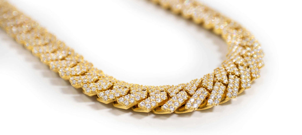 alt="18K White Gold Cuban Link Chain with Pavé Diamonds"