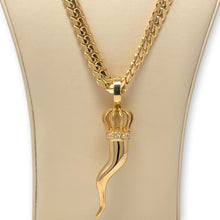  Italian Horn Pendant- GOLDZENN- Showing the closer detail of the pendant.