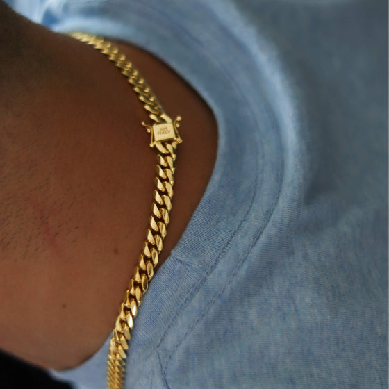 7mm - Cuban Link- 14k Gold Bonded| GOLDZENN- Showing box lock and chain at the back of the model.