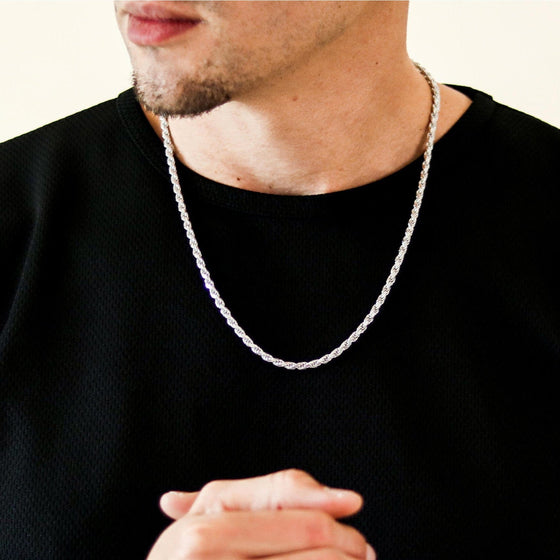4mm 925 Silver Rope Chain | GOLDZENN Jewelry- Front detail of the chain while a model wearing it.