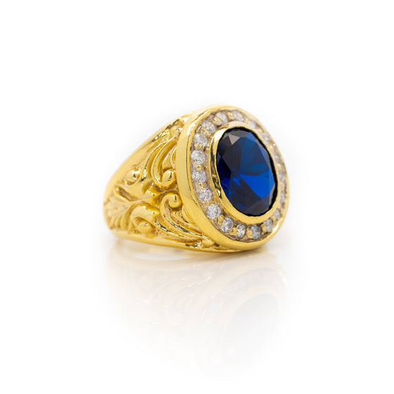 Gemstone Signet Ring in Solid Gold| GOLDZENN(Other side view detail of the ring.)