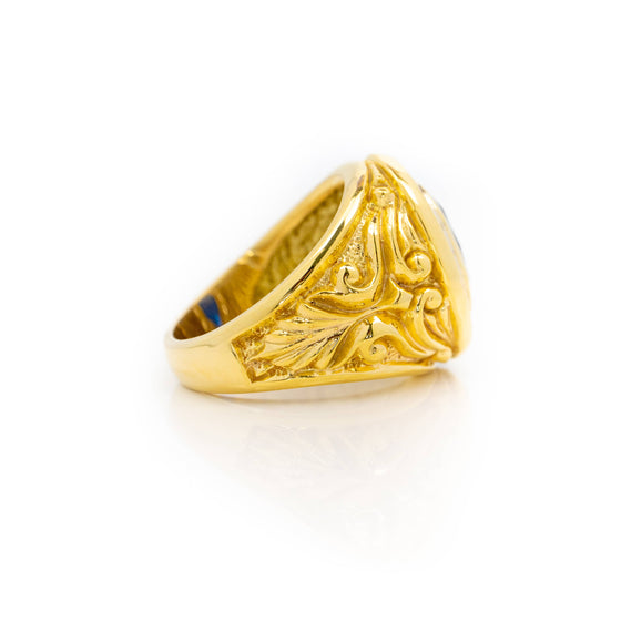 Gemstone Signet Ring in Solid Gold| GOLDZENN(Side view detail of the ring.)