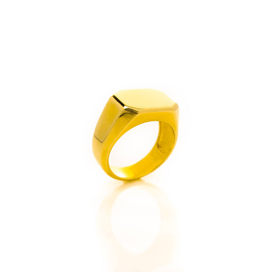 Octagon Signet Ring in Solid Gold| GOLDZENN(Side view detail of the ring.)