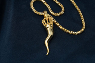  ALT="The Italian horn pendant, or cornicello, is more than just a stylish accessory—it’s a talisman steeped in history and tradition. Worn for centuries as a symbol of protection, prosperity, and good fortune, the Italian horn is a timeless piece that add