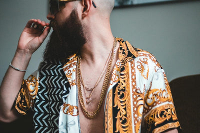 Tipos de cadenas de oro: Guía de estilos, resistencia y brillo