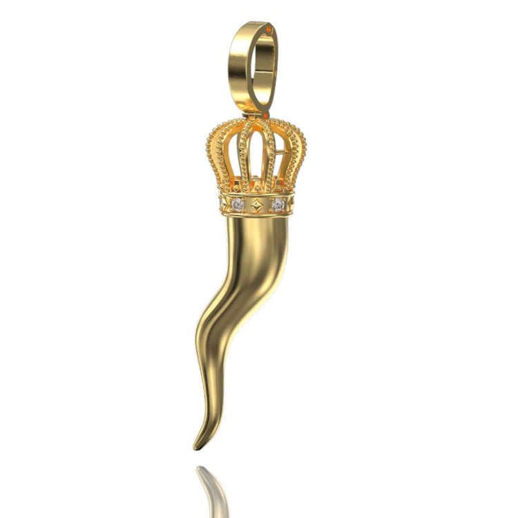 The Italian Horn Pendant – 14K Gold features a curved horn design topped with an ornate crown, embellished with VVS moissanite gemstones. Shown on a white background.