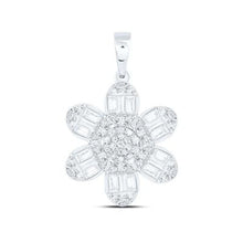  Colgante de flor de diamantes en oro blanco de 14 quilates de 1/2 CTW