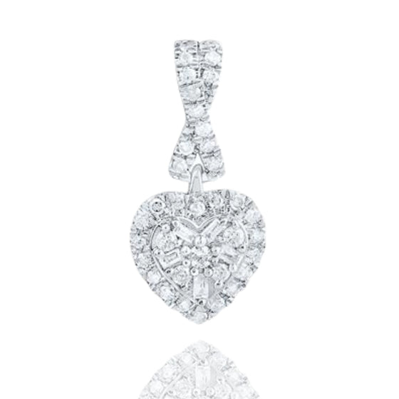Colgante de corazón de diamantes de 1/5 CTW en oro de 10 quilates