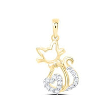  Colgante de gato con corazón de diamantes de 1/10 CTW en oro de 10 quilates