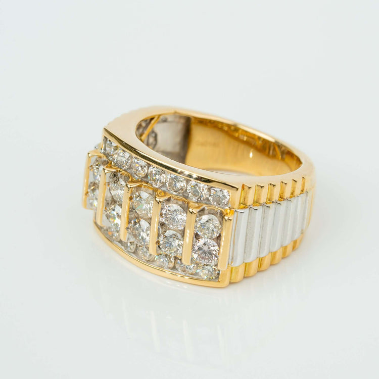 The 2ctw Round Diamond Ribbed Shank Band Ring in 14K gold features large round diamonds set in a rectangular pattern, complemented by ribbed sides for a bold, modern look.