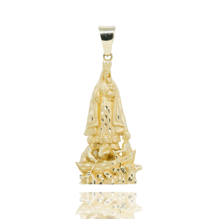 The Lady of Charity Large Pendant – Yellow Gold | Men’s Religious Pendant features the Virgin Mary standing over two figures in a boat with fish below, symbolizing protection and guidance. Displayed on a white background.