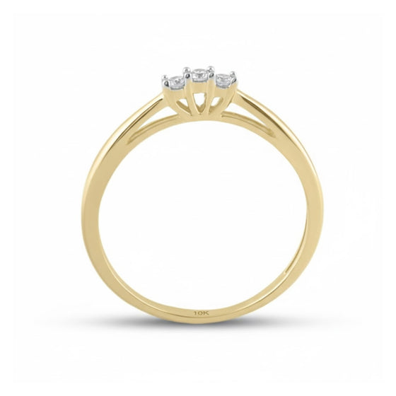 Anillo de compromiso de oro amarillo de 10 quilates con tres diamantes redondos