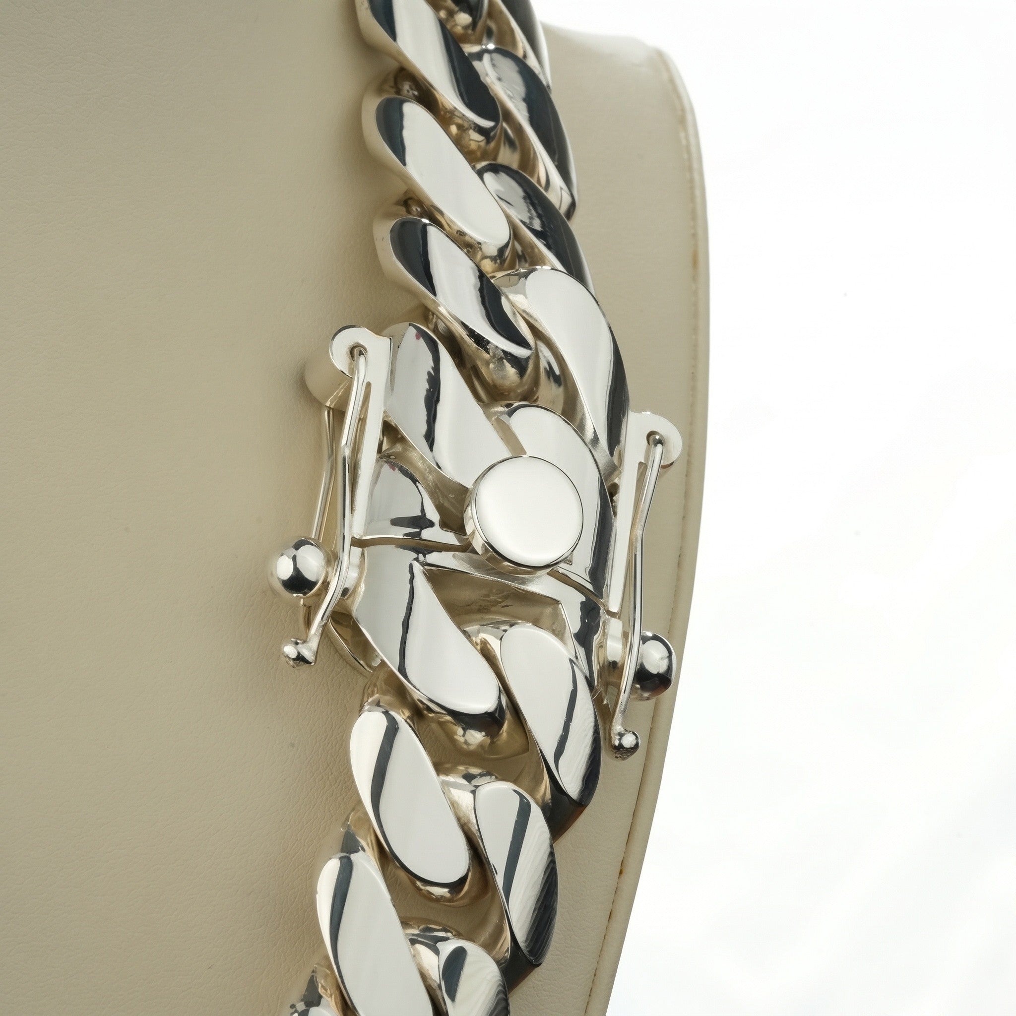 Box lock clasp detail on 1 kilo 950 silver Cuban link chain