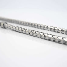  Close-up of 10K white gold Franco chain, showcasing elegantly woven links and modern design against a neutral background.