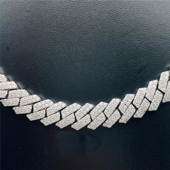 Detailed image of our 8mm Iced-out silver Cuban Link Bracelet in 925 sterling silver. Featuring certified moissanite diamond stimulants 