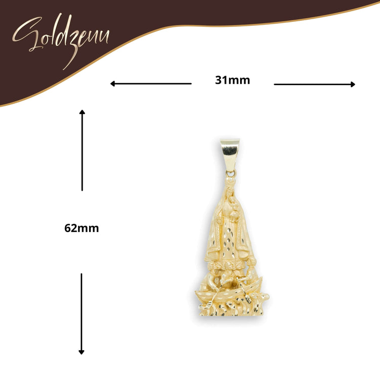 The Lady of Charity Large Pendant – Yellow Gold | Men’s Religious Pendant features a robed religious figure with a crown, measuring 62mm x 31mm. Shown on white with Soldzeuu branding at the top—an ideal gold faith pendant.