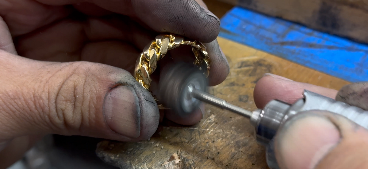 10k Yellow Gold Diamond Eagle Ring 1/4 Cttw – GOLDZENN 10k Yellow Gold Diamond Eagle Ring 1/4 Cttw – GOLDZENN
