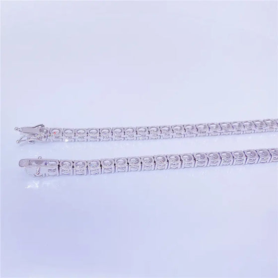 925 Solid Silver Moissanite Tennis Bracelet| GOLDZENN- Showing the lock and chain detail of the bracelet.