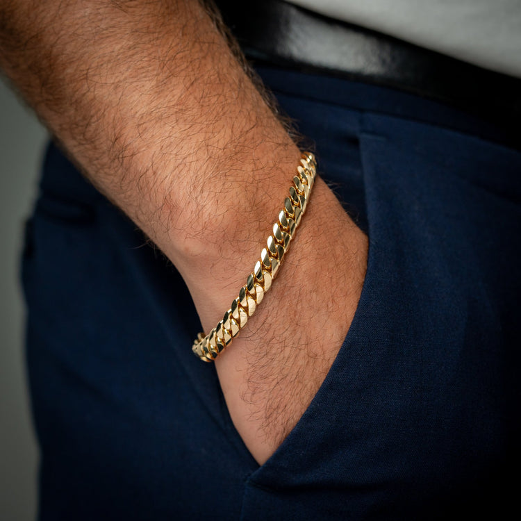 Man wearing the GOLDZENN 8mm solid yellow gold handmade Miami Cuban link bracelet on the wrist.