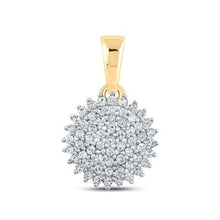  Colgante de oro amarillo de 10 quilates con diamantes en racimo de 1/5 CTW