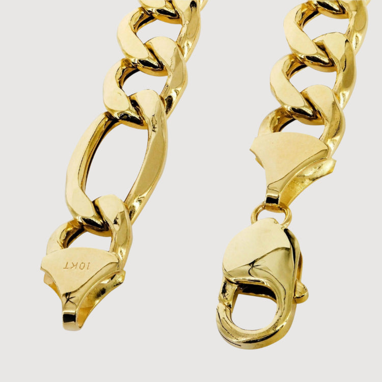 Close-up of the Figaro Chain 8mm – Solid Yellow Gold bracelet with thick interlocking links and a lobster clasp. One end is open, showcasing the secure connection. The polished chain gleams against a white background.
