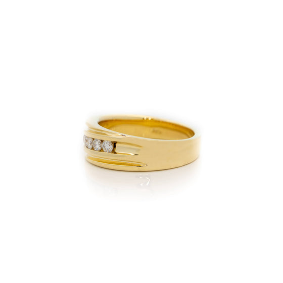 Multi Stone Diamond Wedding Ring in Solid Gold| GOLDZENN(Side view detail of the ring.)