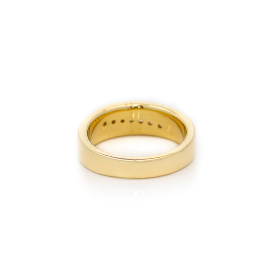 Multi Stone Diamond Wedding Ring in Solid Gold| GOLDZENN(Back detail of the ring.)