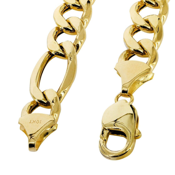 7mm Figaro Link Chain - Solid Yellow Gold| GOLDZENN- Showing the closer detail of the lock and chain.