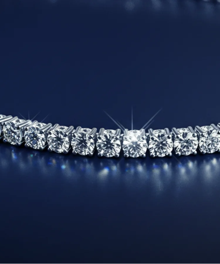 Alt=" A banner showcasing a Diamond Tennis chain "